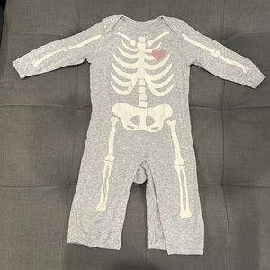 Old navy glow in the dark skeleton long sleeve onesie size 12-18 months